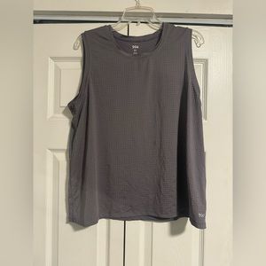 XL women’s workout tank with holes for good air flow